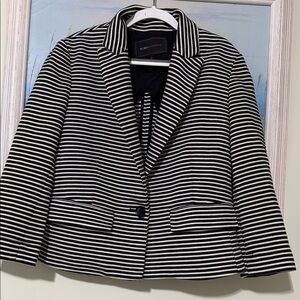 BCBGMaxAzria Natalia Black and White Striped cropped Blazer size XS
